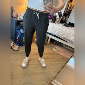 Vuori Performance Jogger in Charcoal Heather